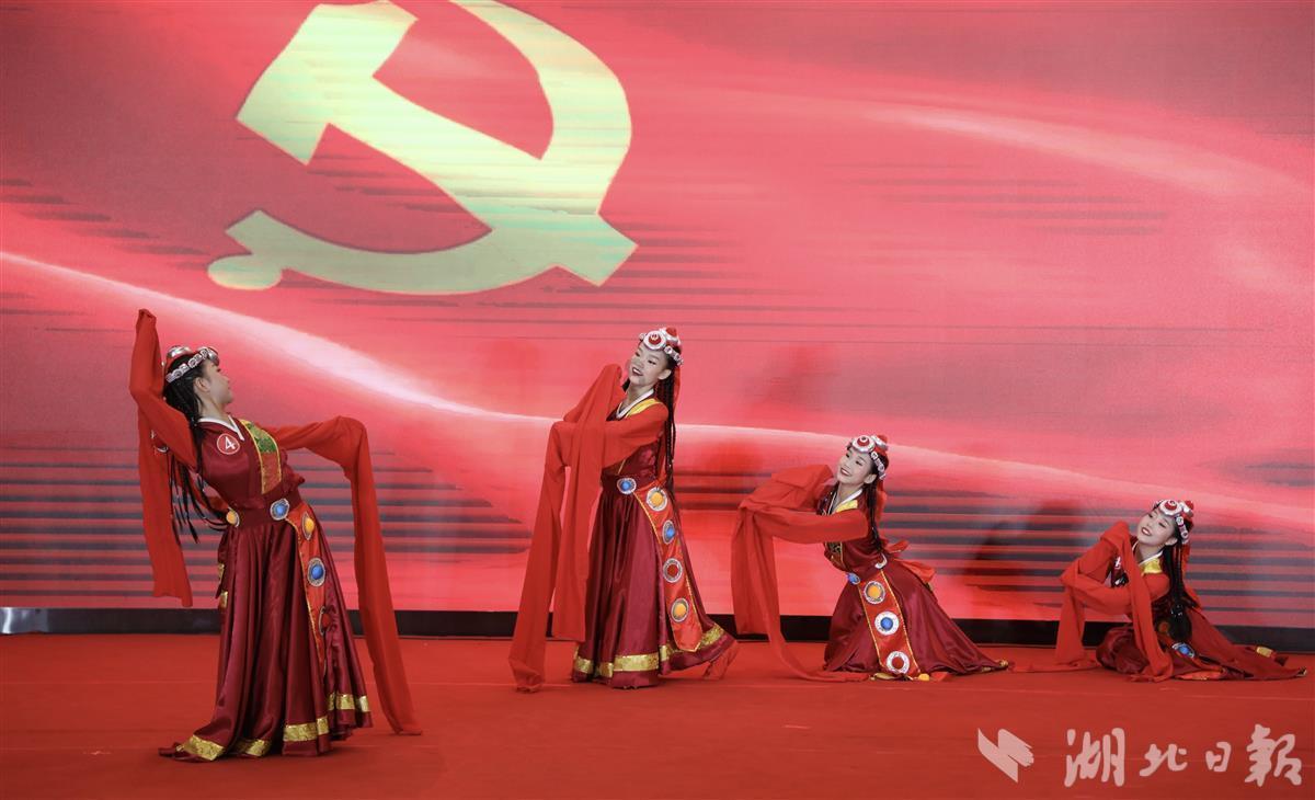 中国建材周育先:打造新质生产力,为我国成为材料强国多做贡献